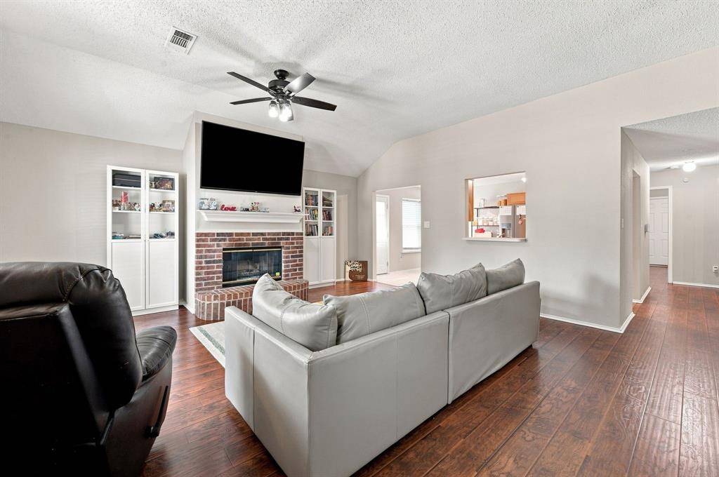 3129 Walingford Drive, Grand Prairie, TX 75052