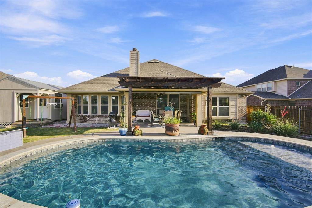 518 Stillwater Drive, Waxahachie, TX 75165