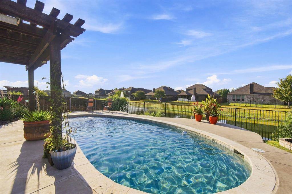 518 Stillwater Drive, Waxahachie, TX 75165