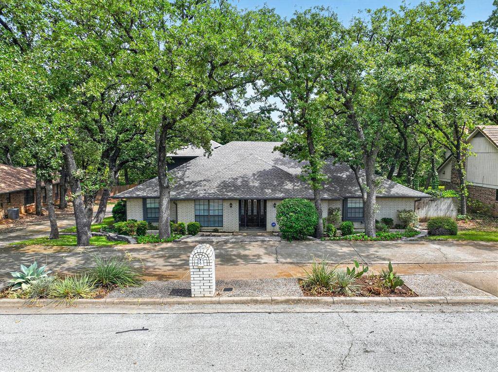 2201 Adams Drive, Arlington, TX 76011