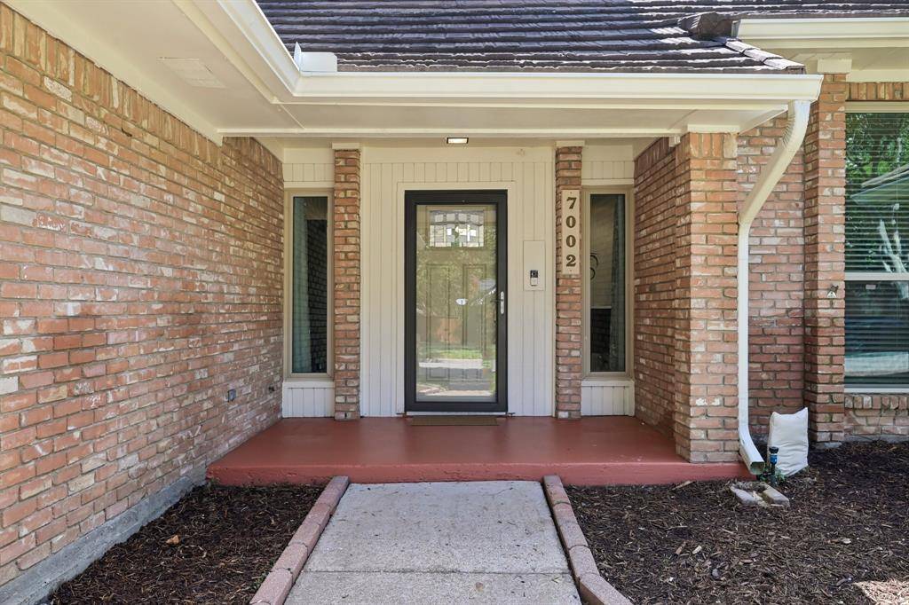 7002 Lake Louise Drive, Arlington, TX 76016