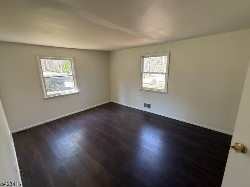 15 River Dr, Jefferson Twp., NJ 07885