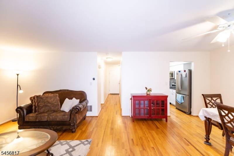 17 Heritage Ct, Ewing Twp., NJ 08628