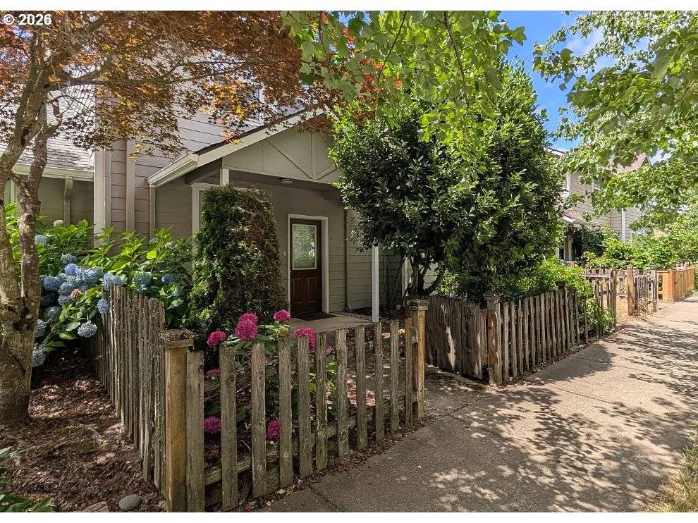 28 LAWRENCE ST, Eugene, OR 97401