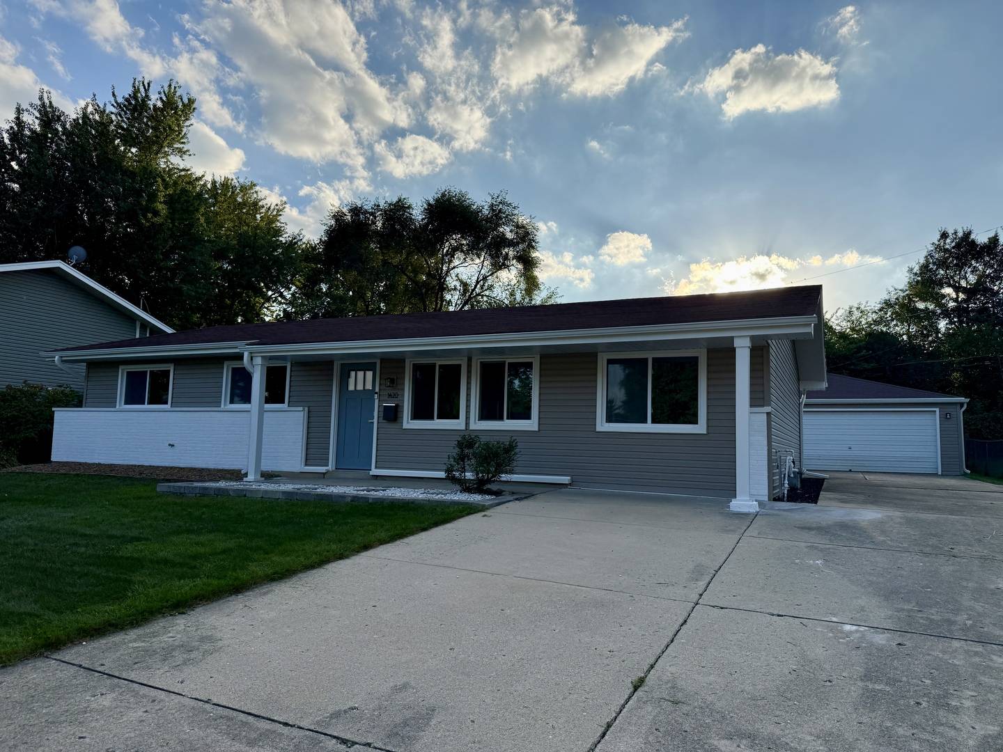 1420 Cooper RD, Hoffman Estates, IL 60169