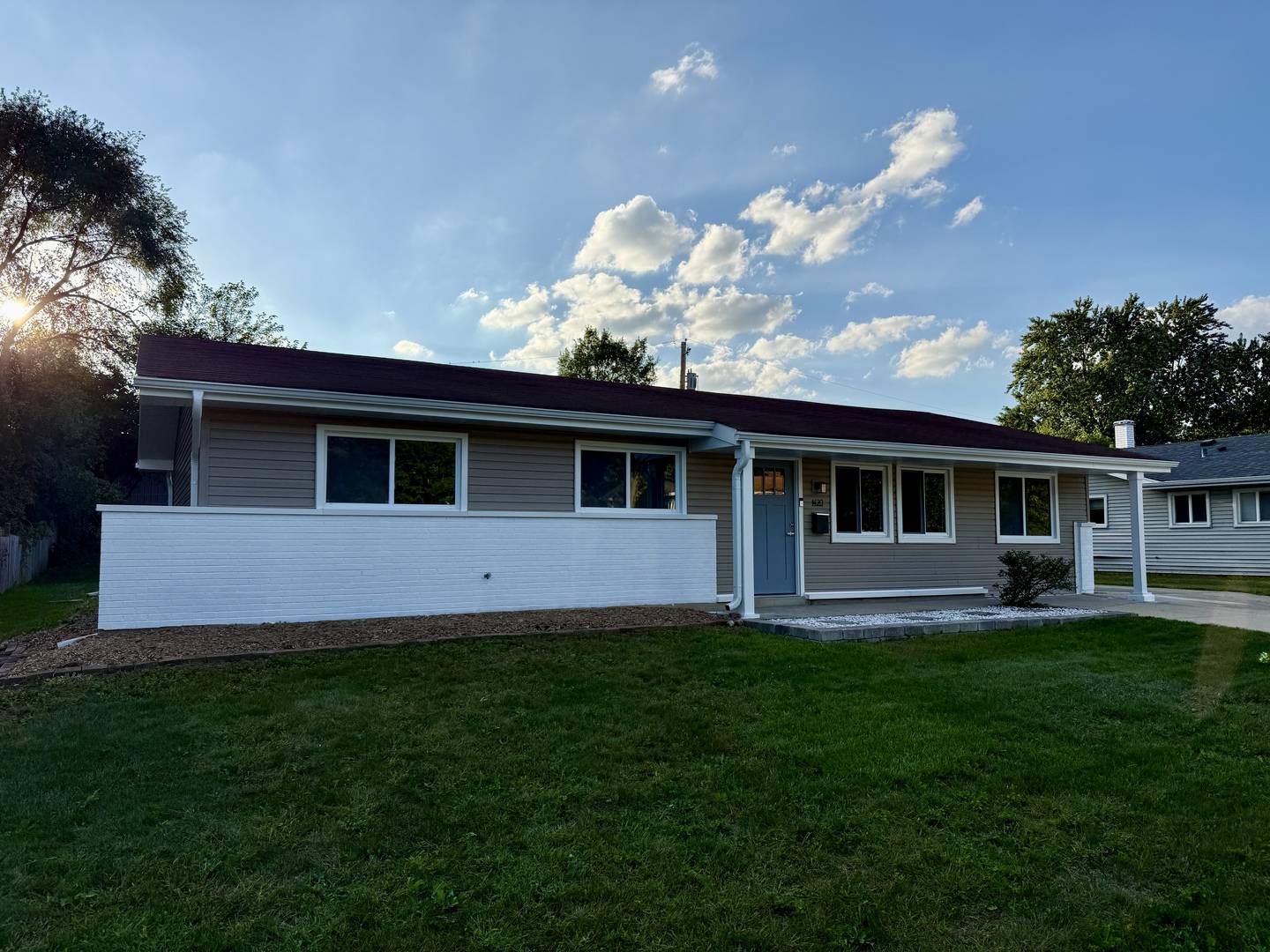 1420 Cooper RD, Hoffman Estates, IL 60169