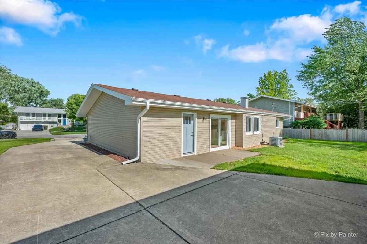 1420 Cooper RD, Hoffman Estates, IL 60169