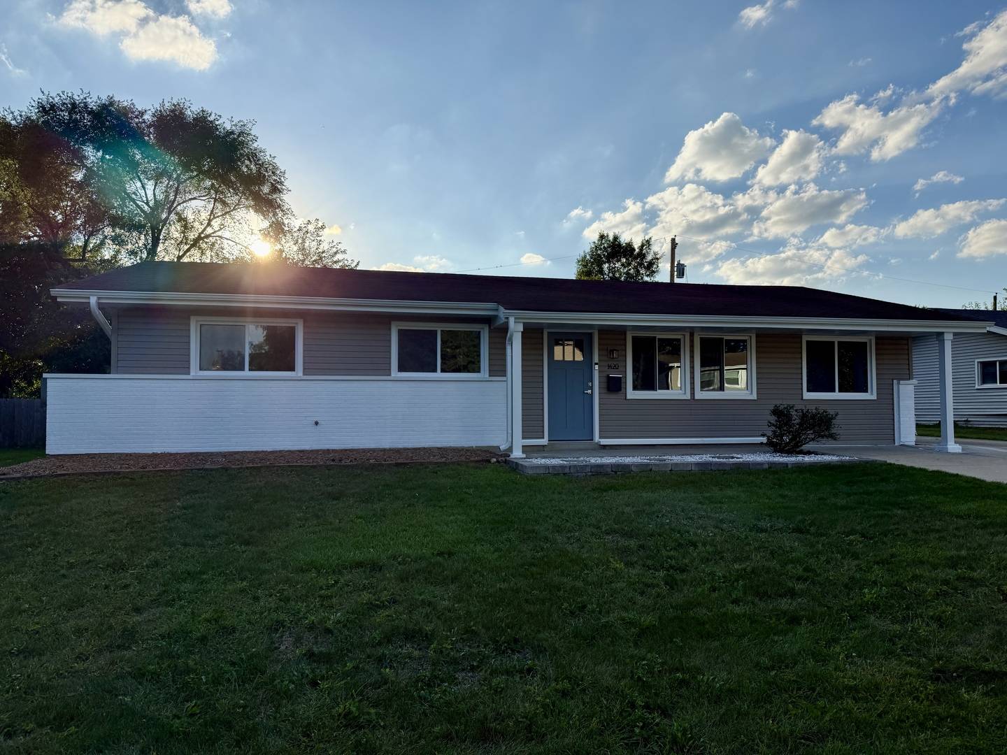 1420 Cooper RD, Hoffman Estates, IL 60169