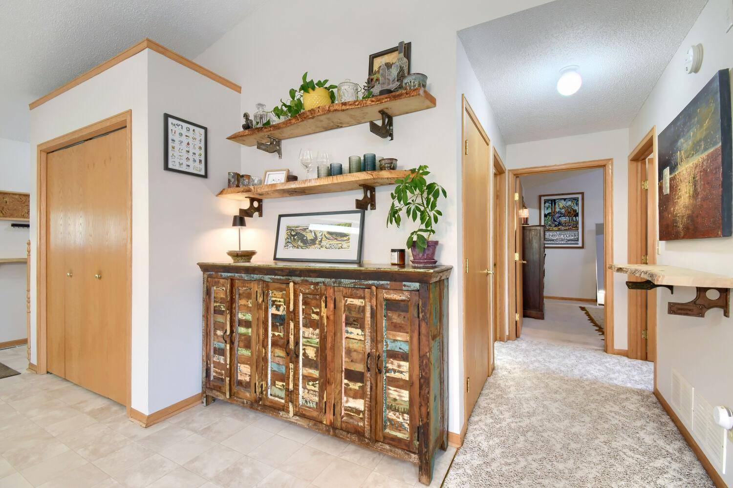828 Woodland DR, Mahtomedi, MN 55115