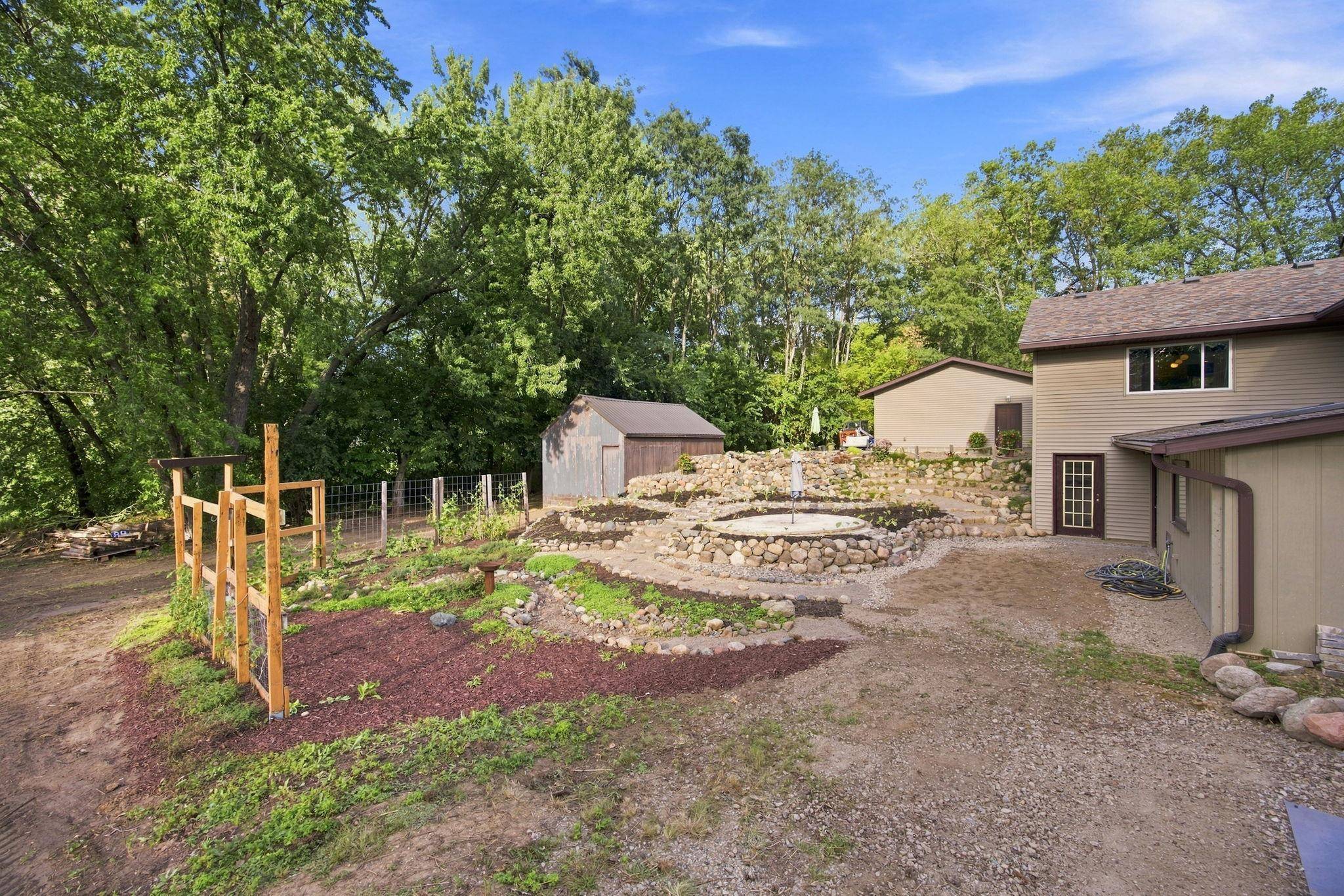 1847 Upper 55th ST E, Inver Grove Heights, MN 55077