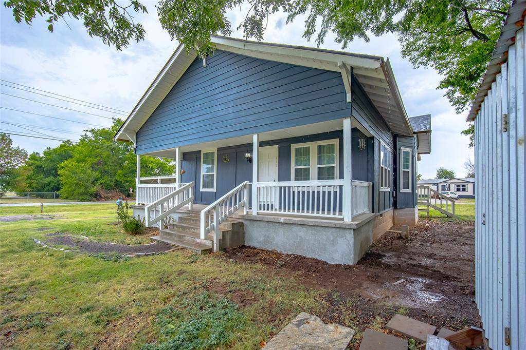 611 SW 6th ST, Lindsay, OK 73052