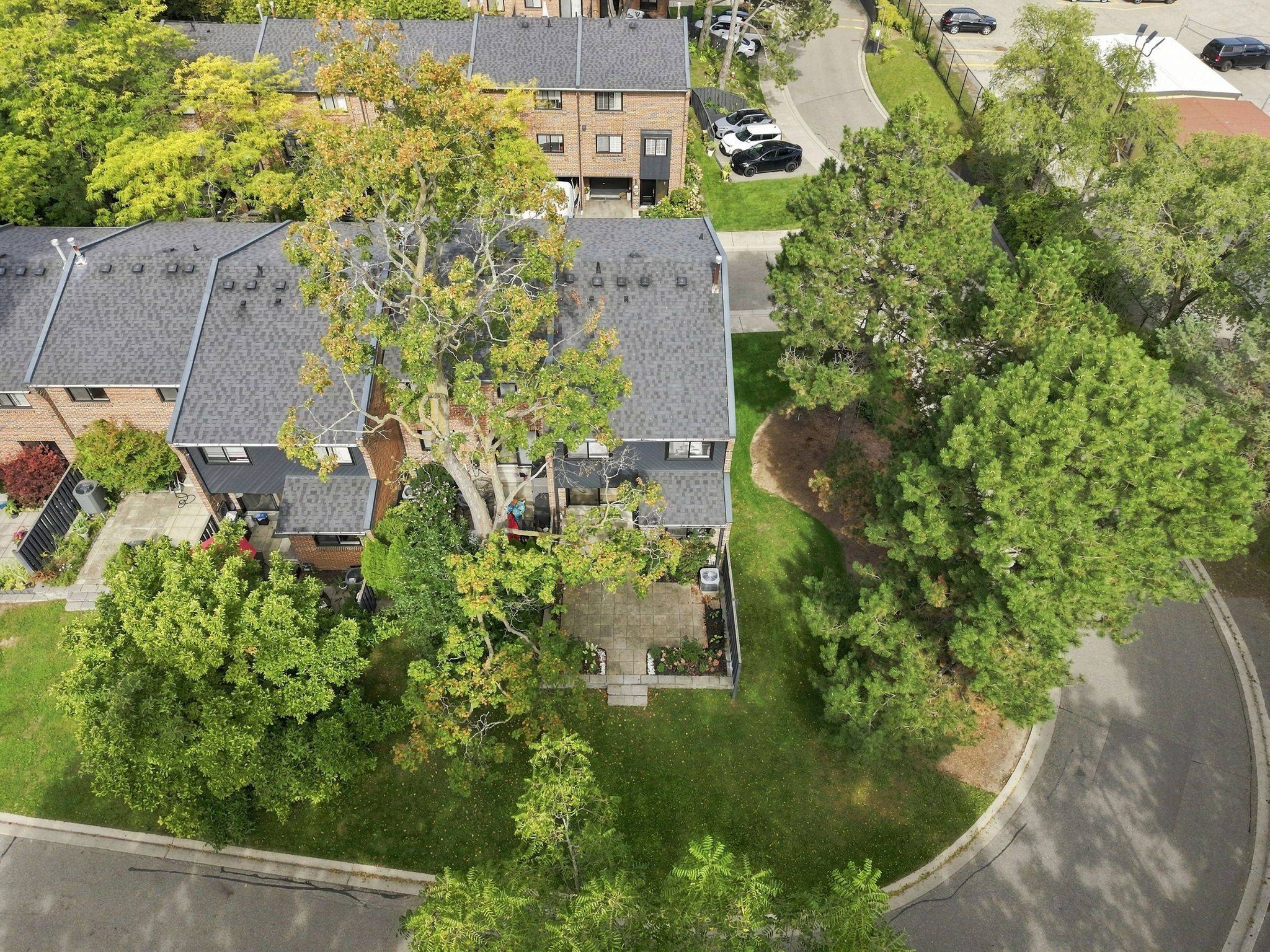 20 Mineola RD #17, Mississauga, ON L5G 4N9