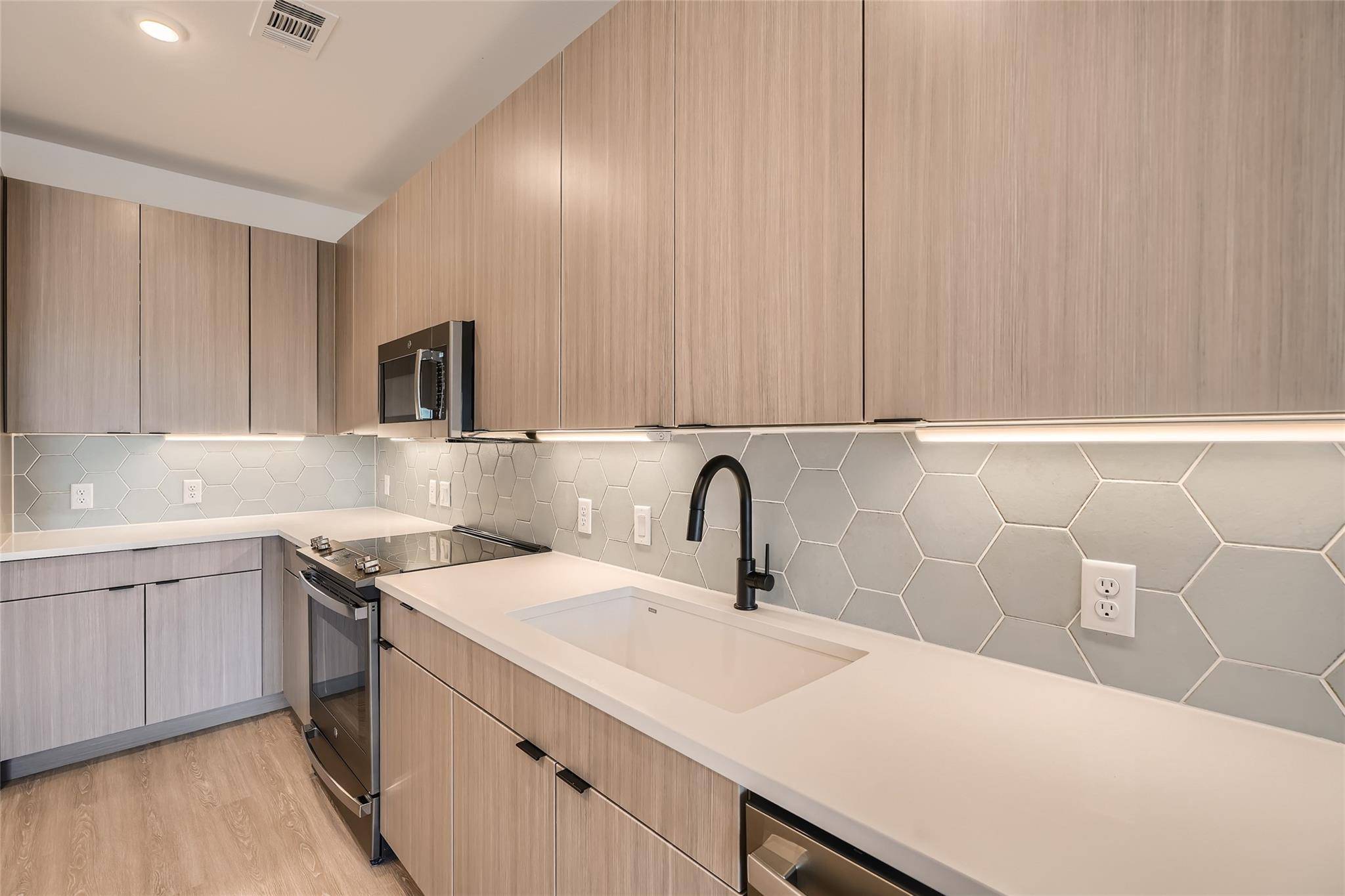 4802 S Congress Ave #409, Austin, TX 78745
