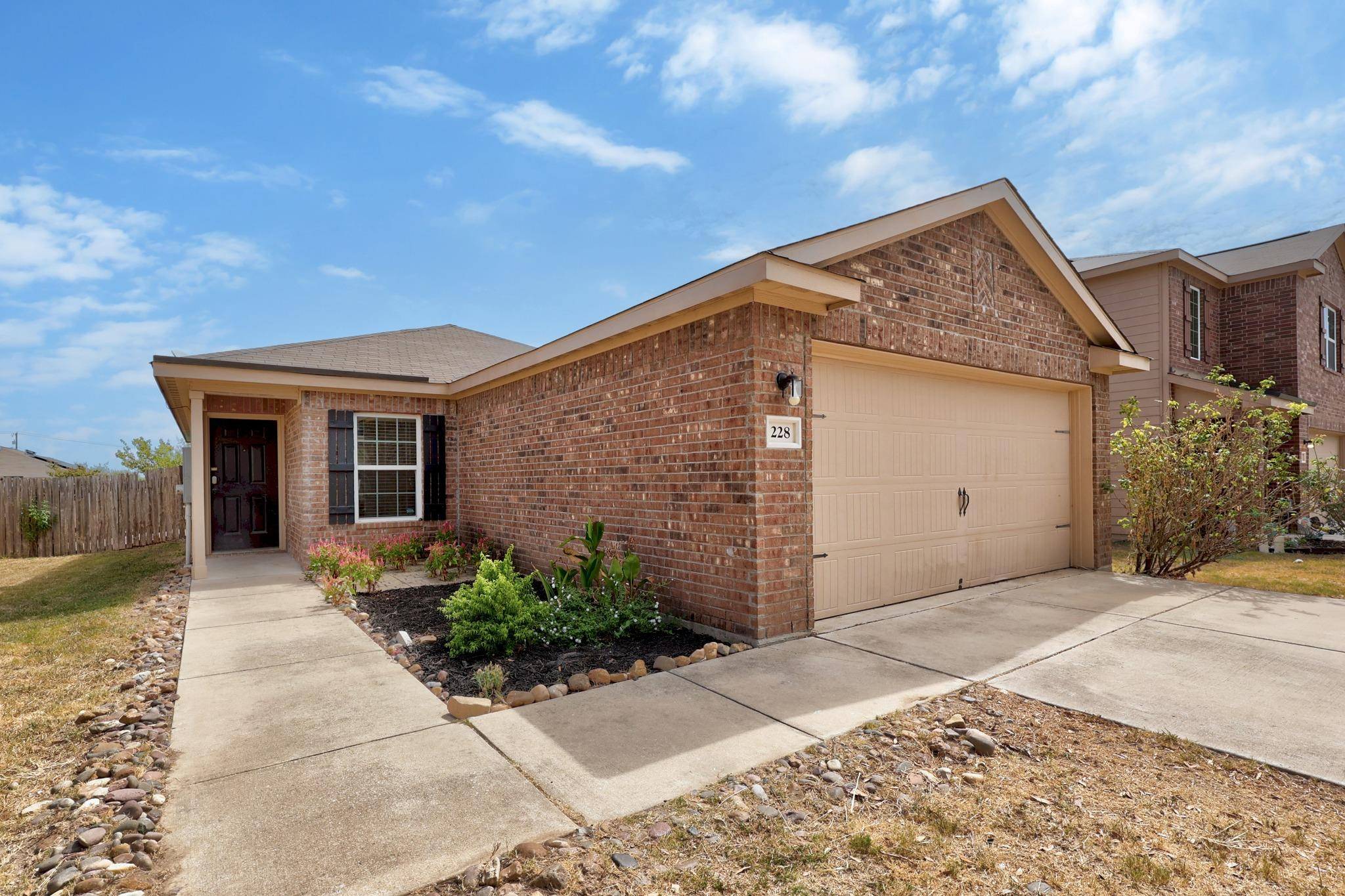 228 Millers LOOP, Jarrell, TX 76537