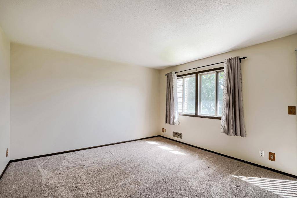 12164 Drake ST NW, Coon Rapids, MN 55448