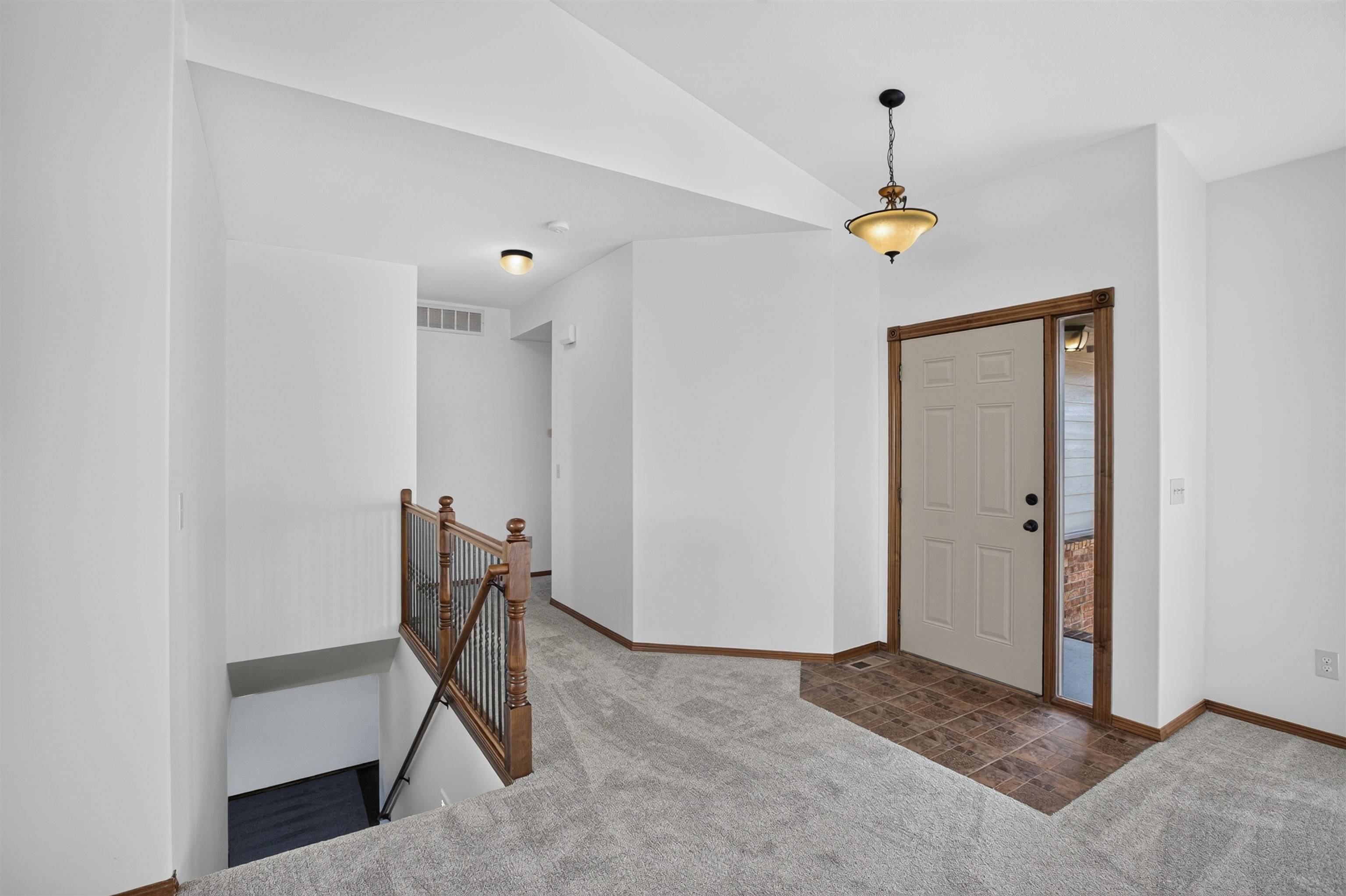 5216 N Colonial, Bel Aire, KS 67226