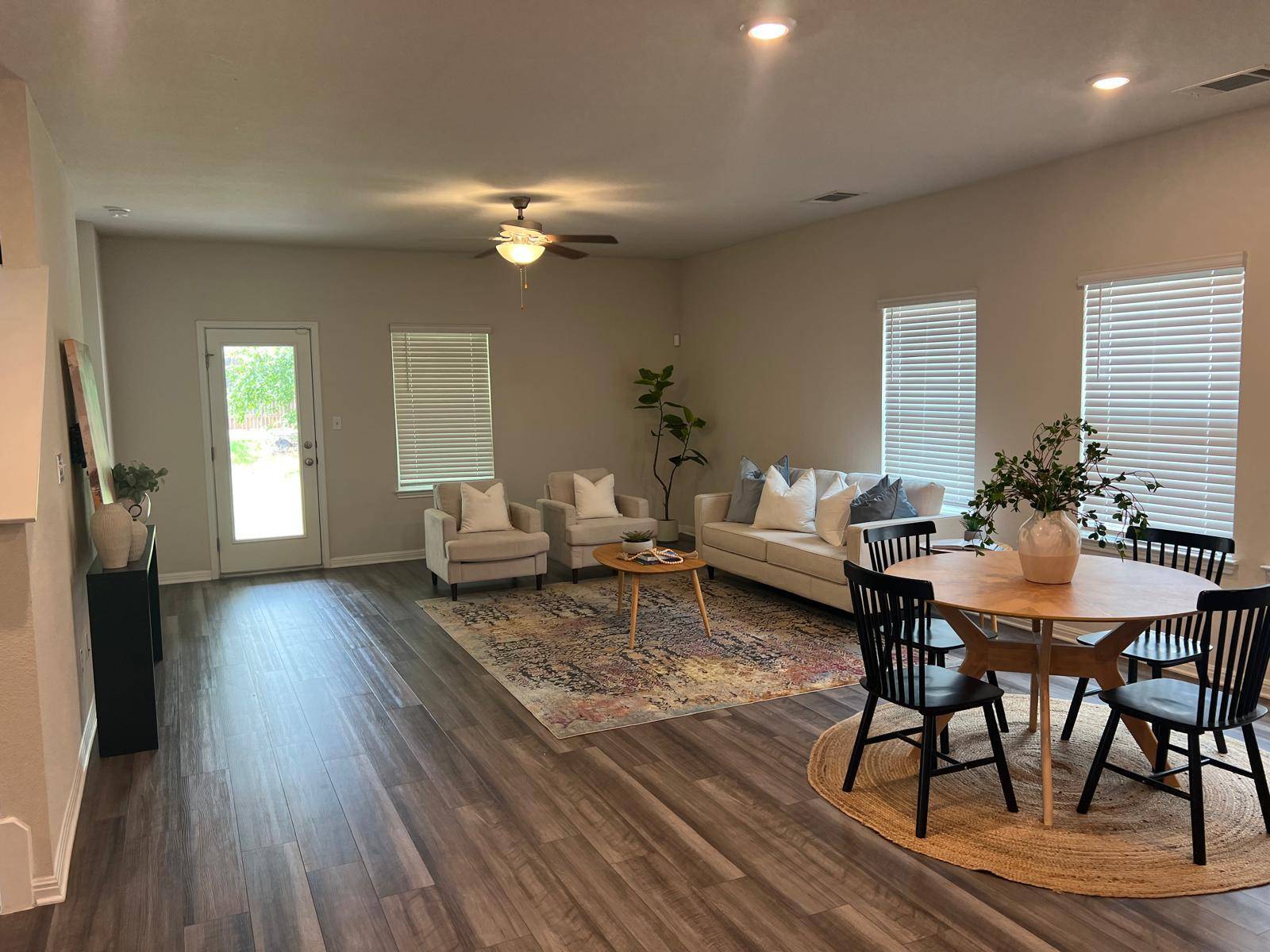 929 Main ST, Hutto, TX 78634