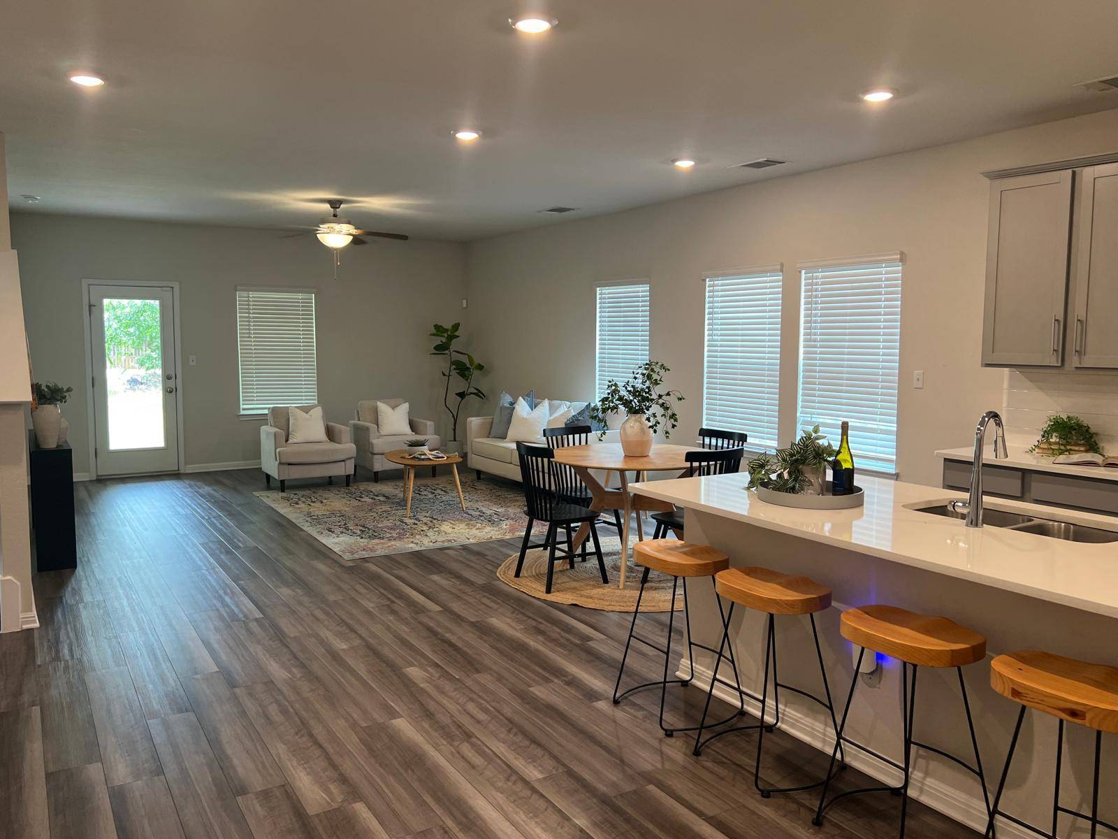929 Main ST, Hutto, TX 78634