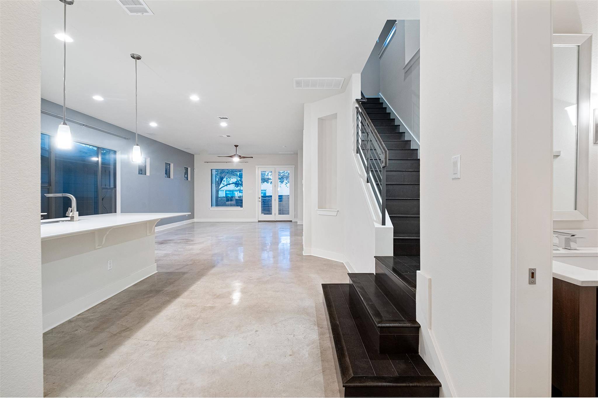 904 Freewater LN, Austin, TX 78704
