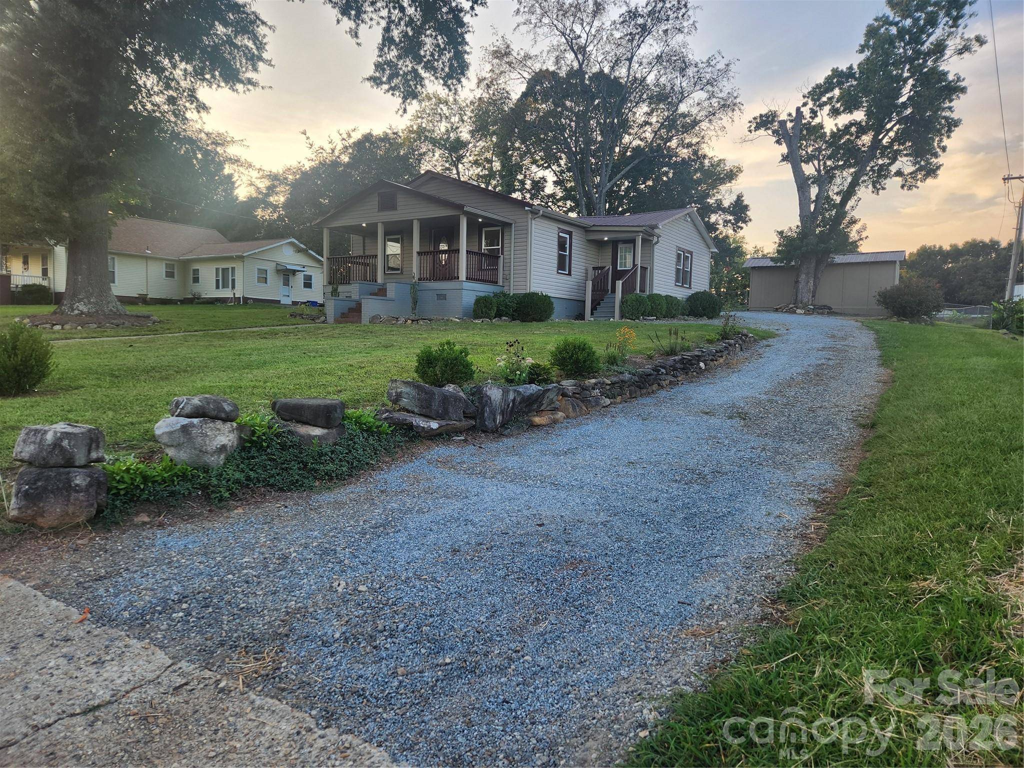 8 N summit AVE, Granite Falls, NC 28630