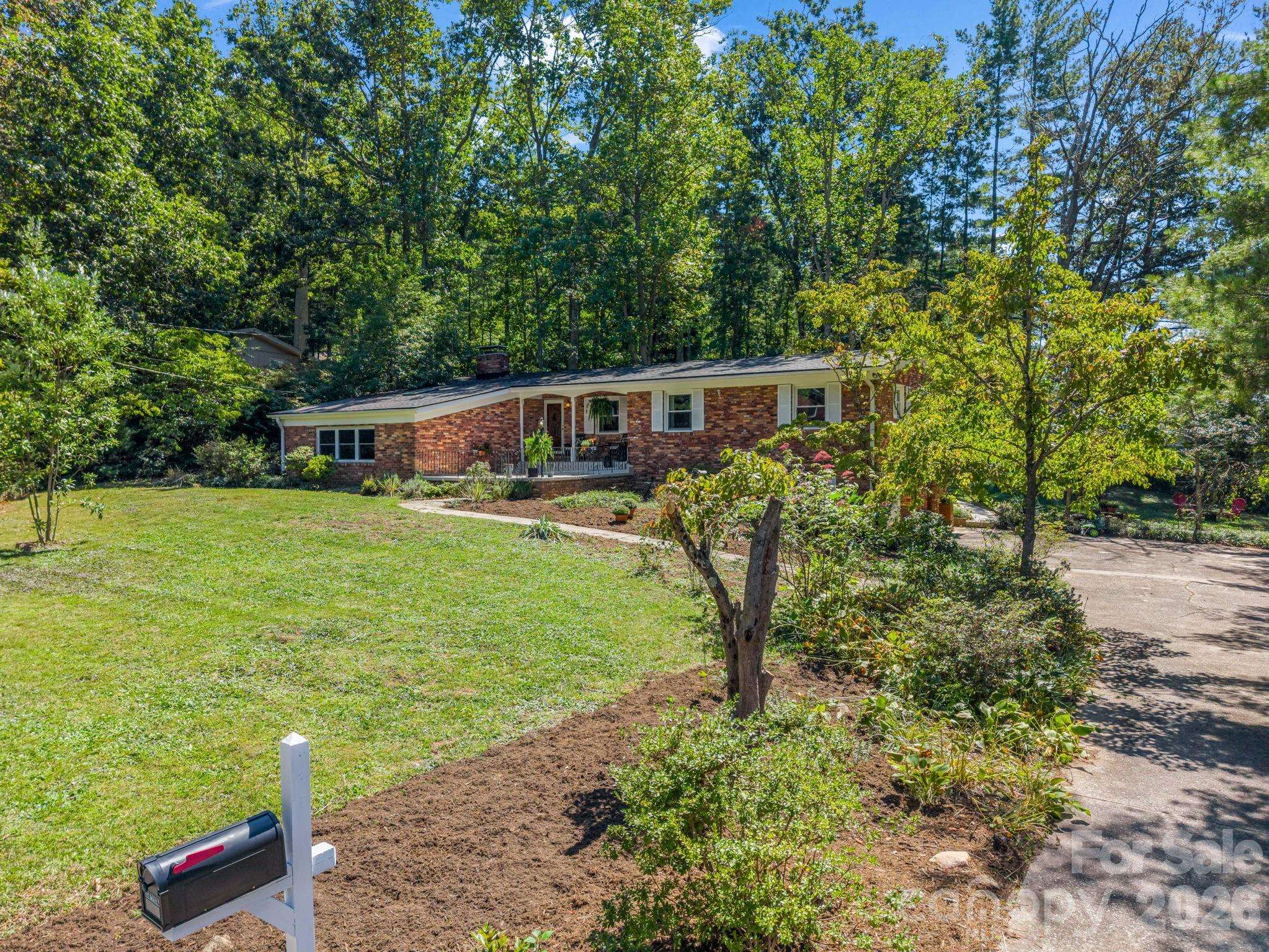 21 Sleepy Hollow DR, Asheville, NC 28805