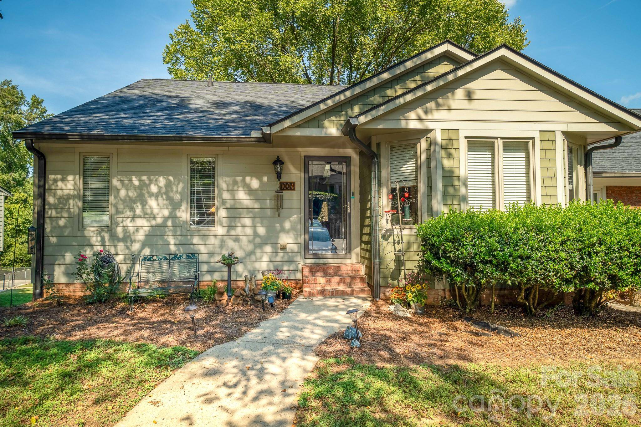1004 Kenilworth CT NW, Concord, NC 28027