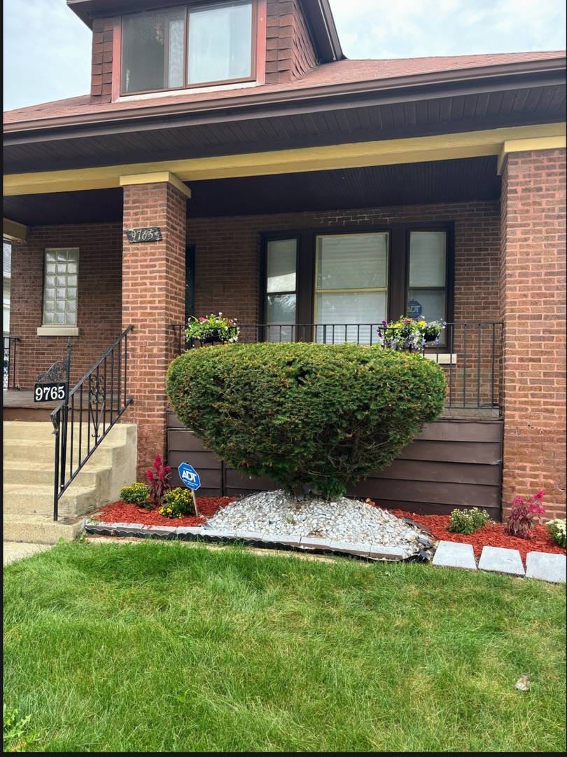 9765 S Winston AVE, Chicago, IL 60643