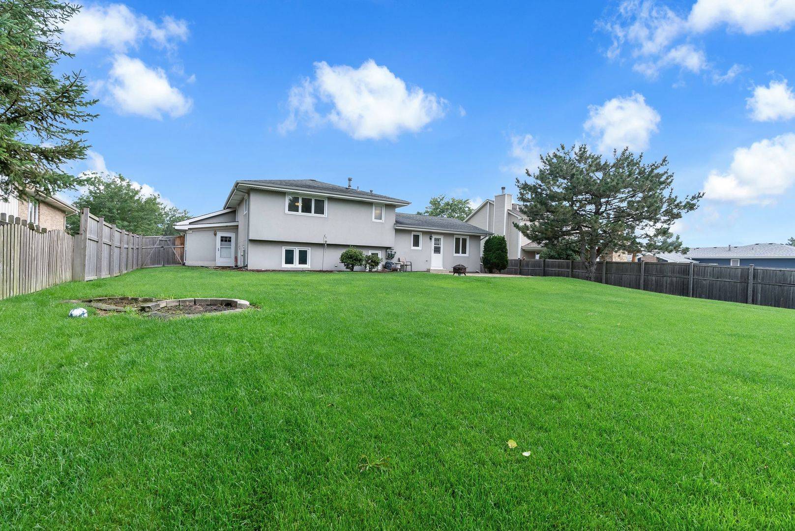 514 Stephanie DR, Lockport, IL 60441