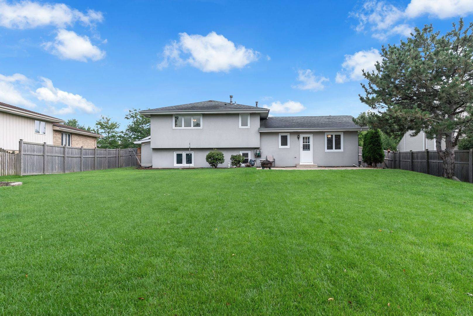 514 Stephanie DR, Lockport, IL 60441
