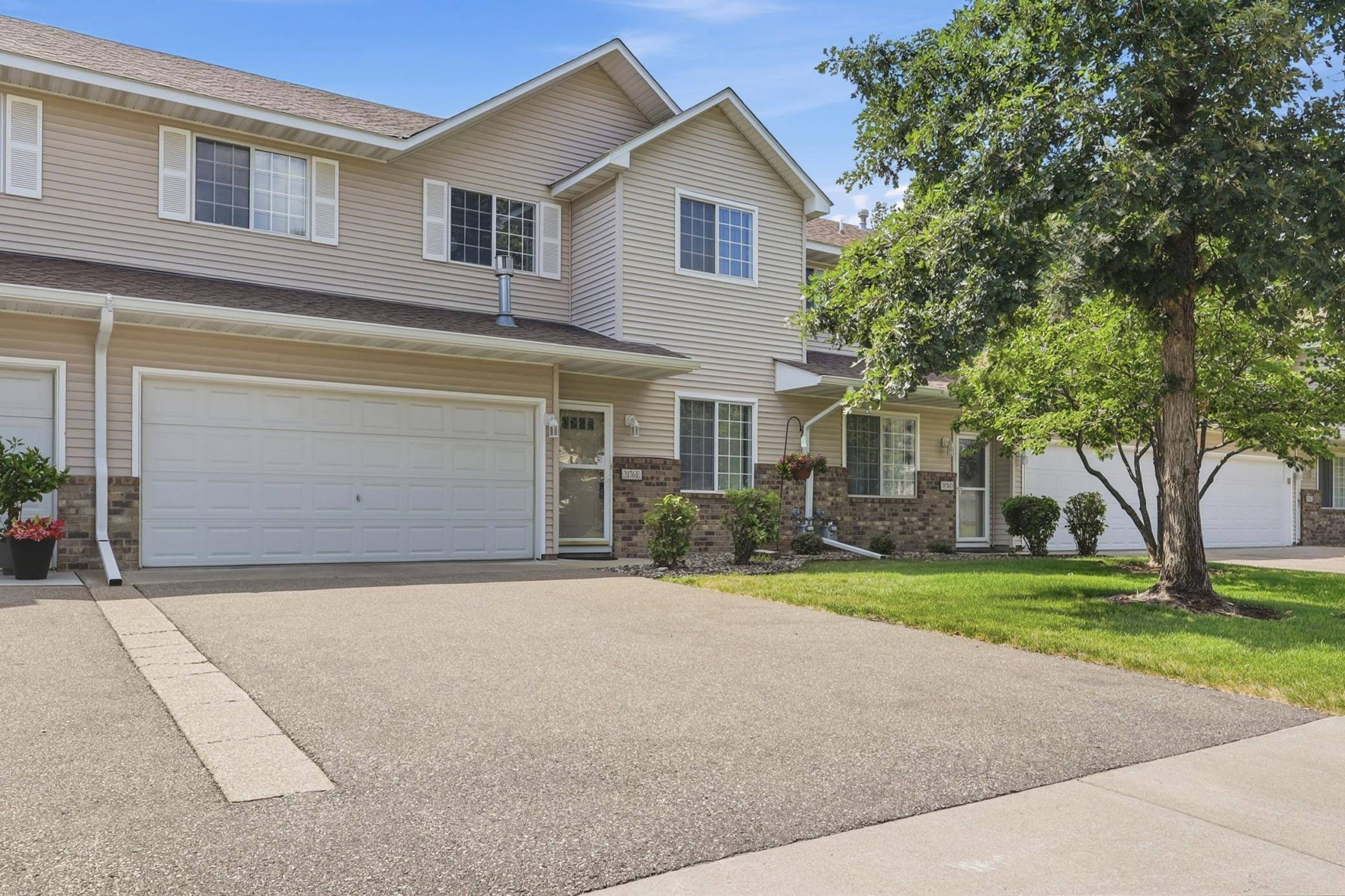 3176 Juniper LN #E, Woodbury, MN 55125
