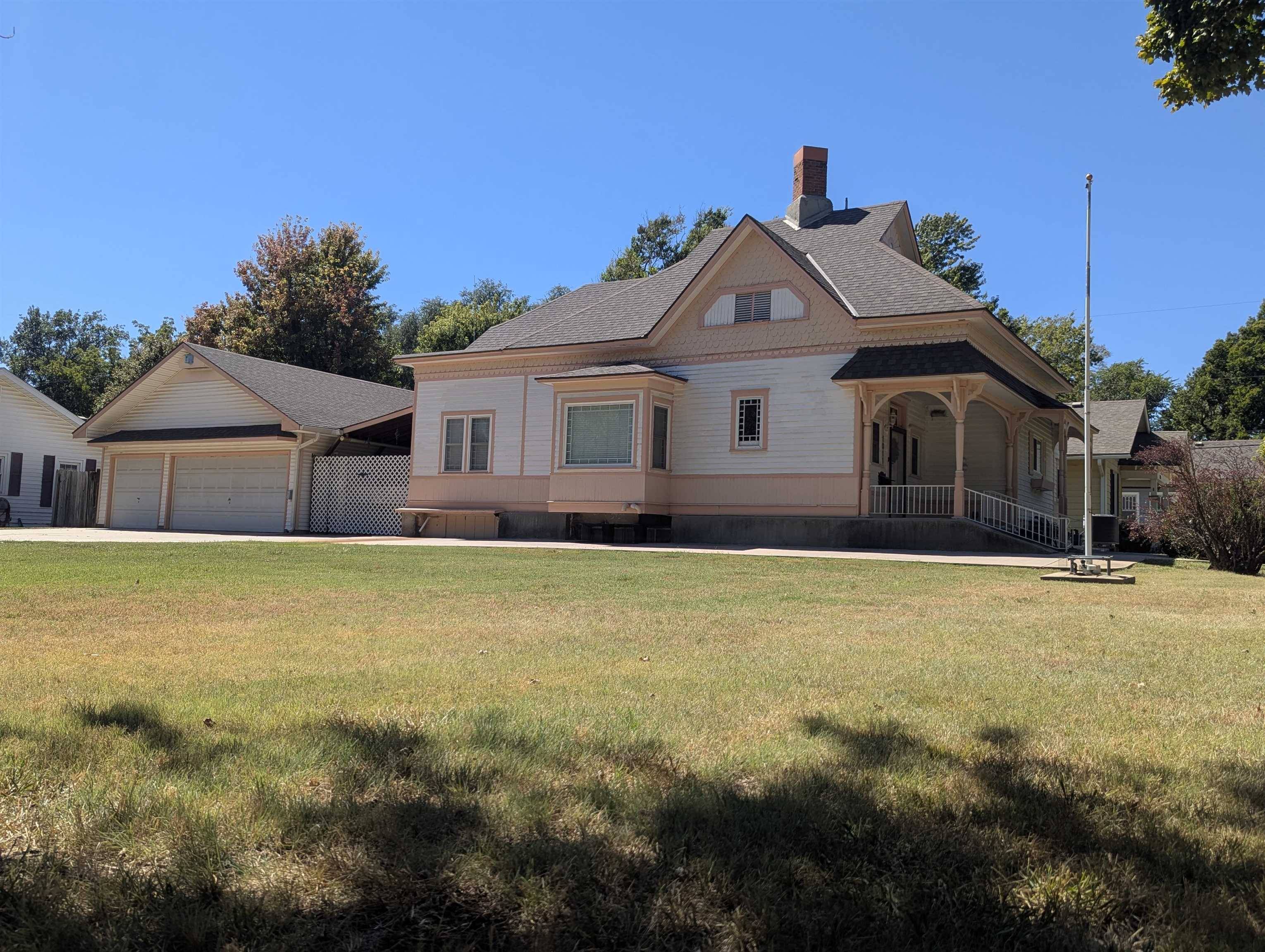 1011 W Pine Ave, El Dorado, KS 67042