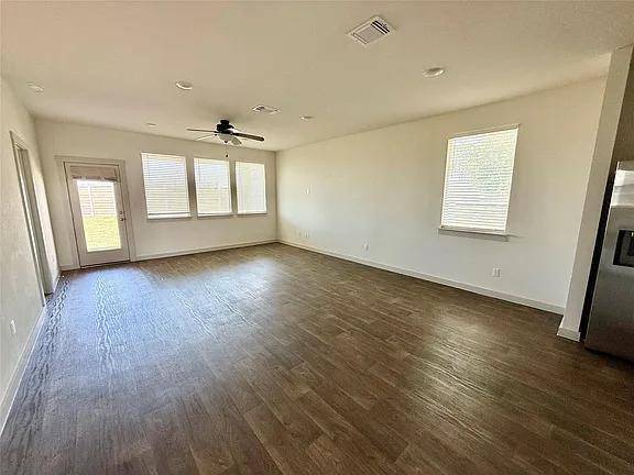 400 Barton Creek LN, Hutto, TX 78634