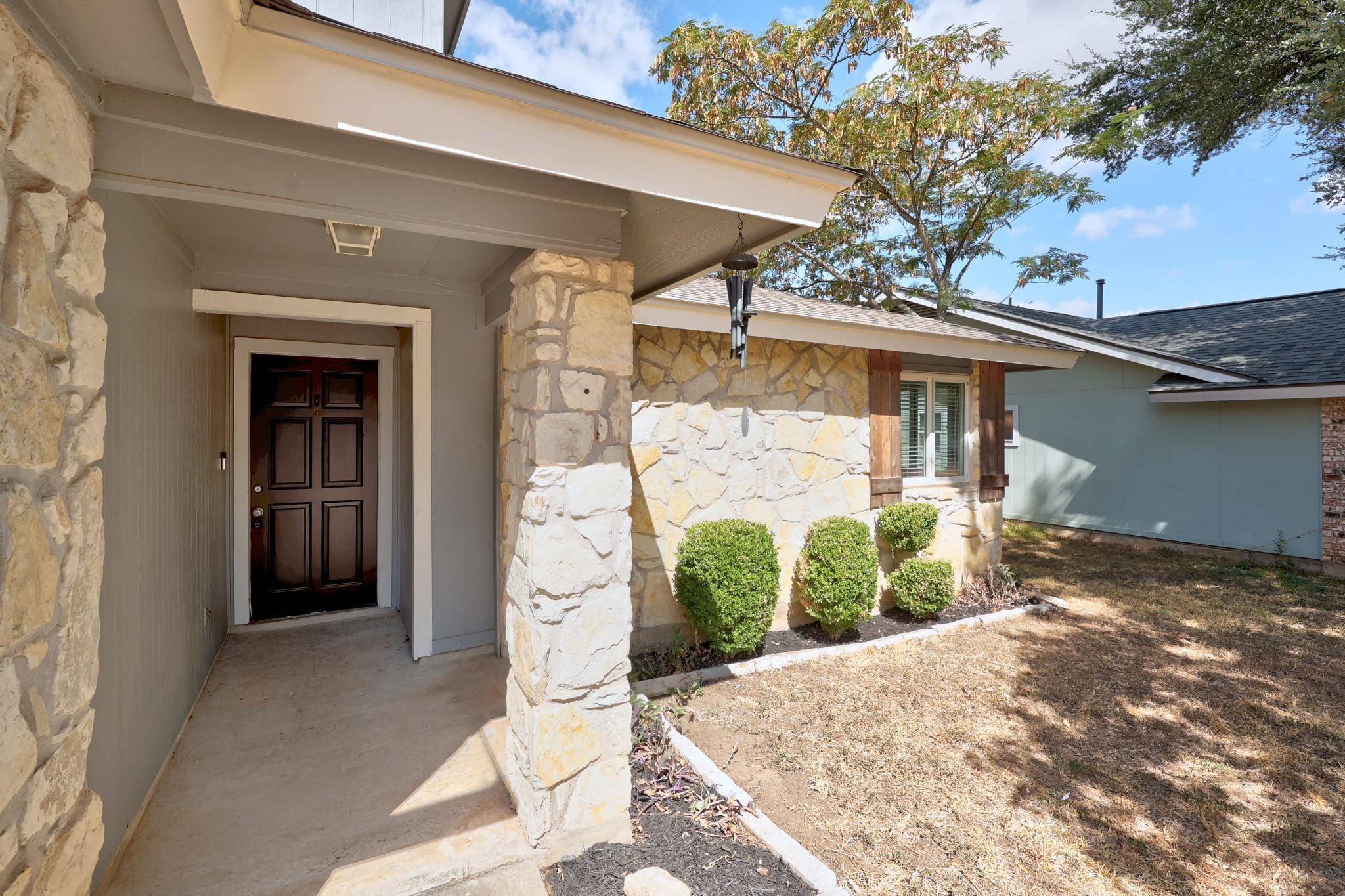 302 Splitrock ST, Round Rock, TX 78681