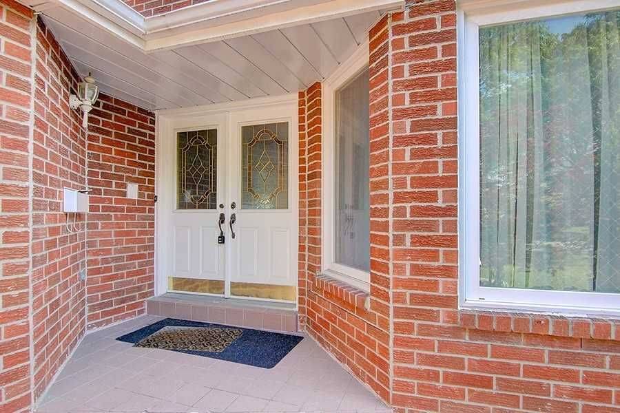 49 Barlow RD, Markham, ON L3R 7Y9