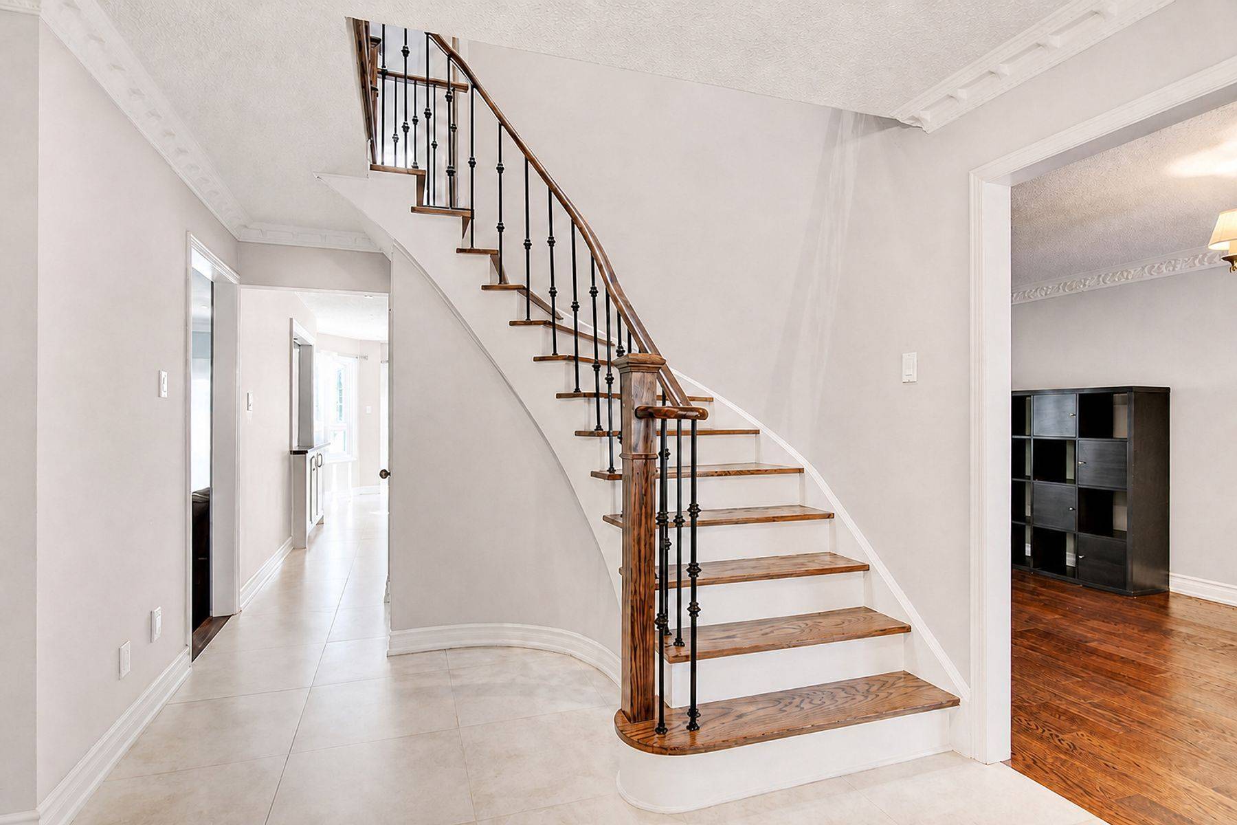 49 Barlow RD, Markham, ON L3R 7Y9