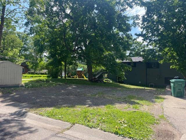 1689 Canary LN, Mound, MN 55364