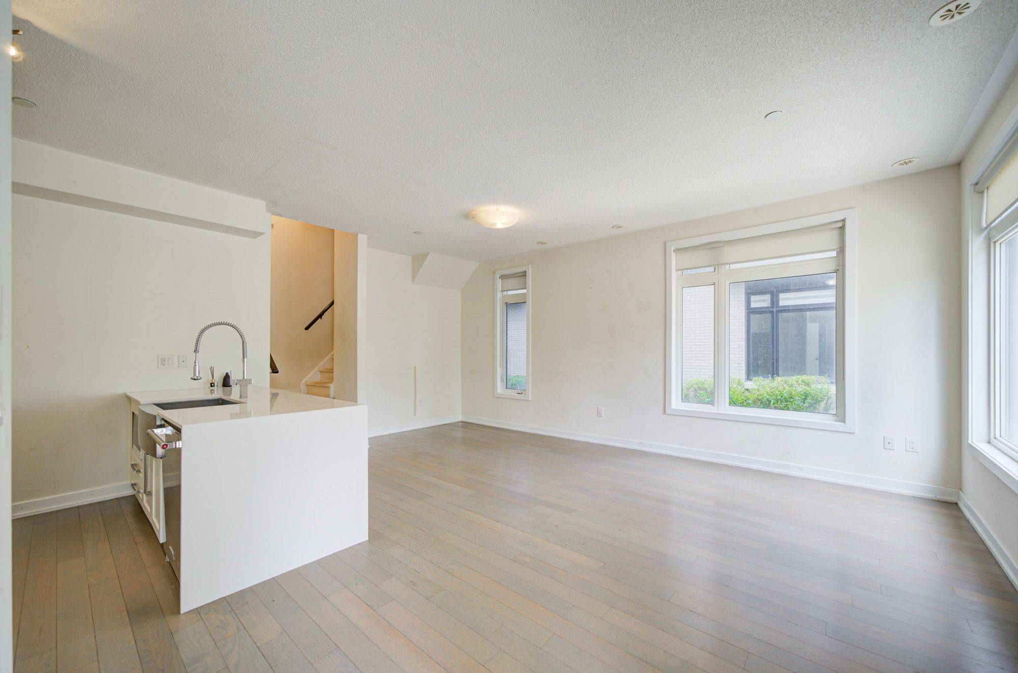 4010 Parkside Village DR #6, Mississauga, ON L5B 0K2