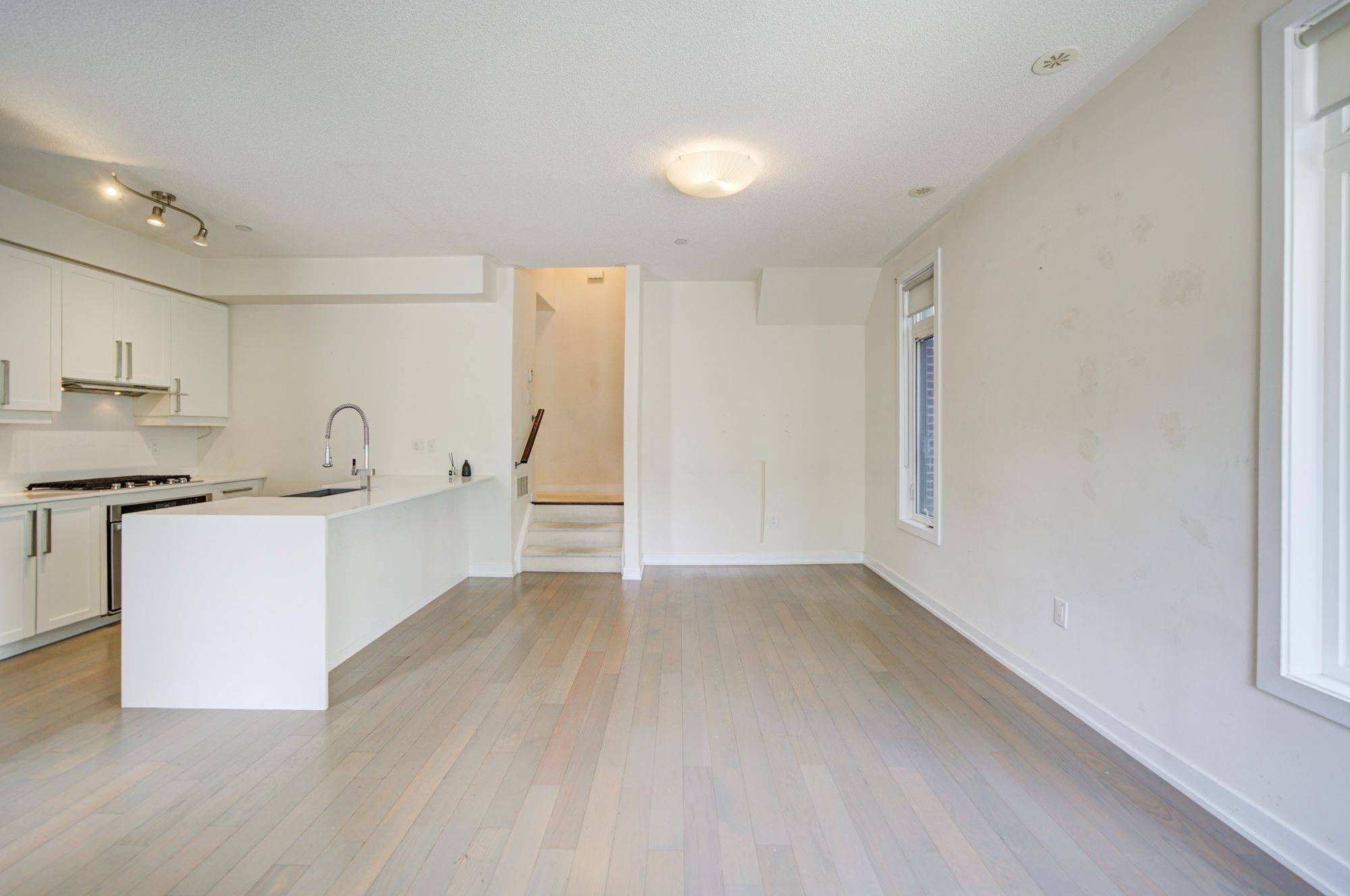 4010 Parkside Village DR #6, Mississauga, ON L5B 0K2