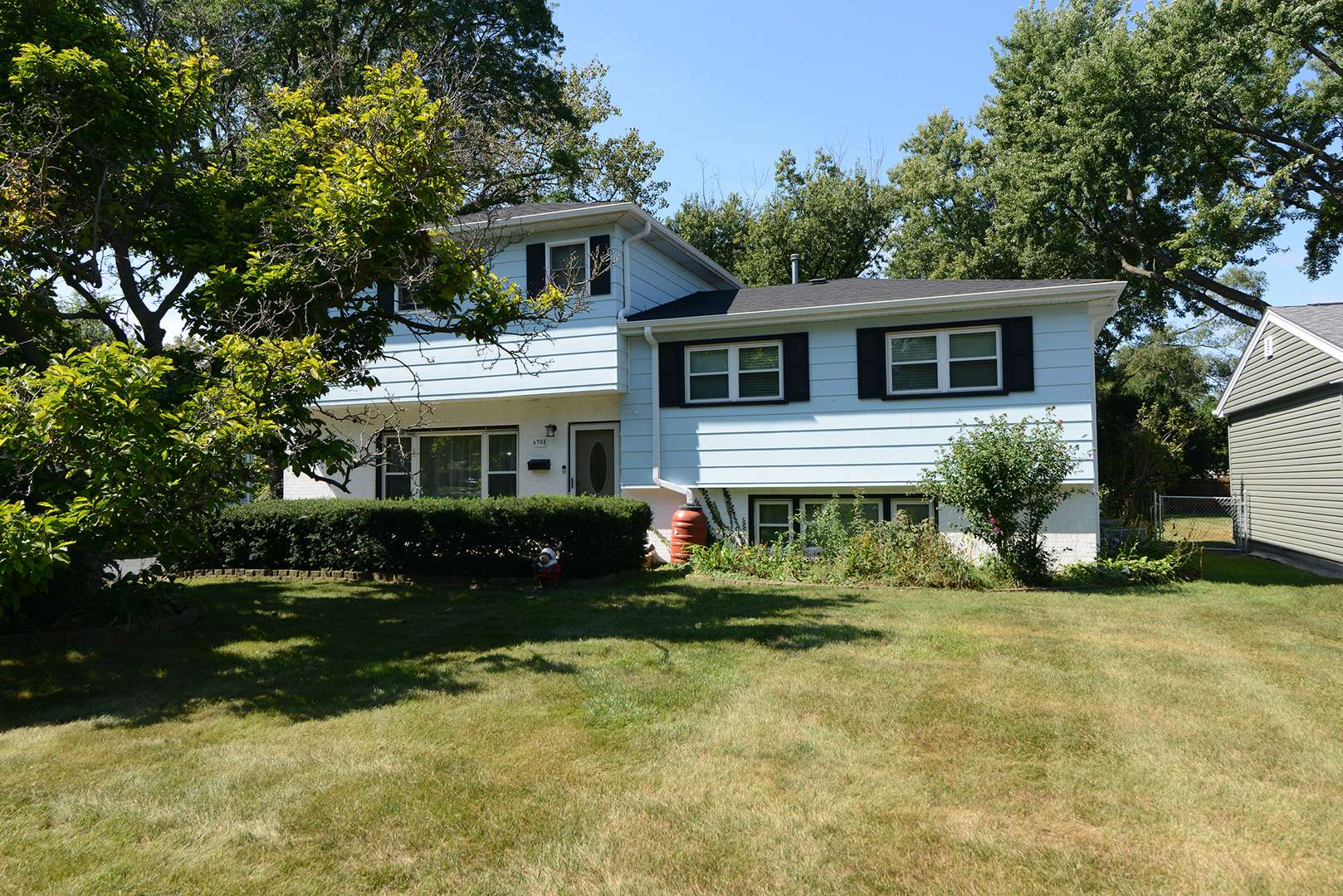 6308 Saratoga AVE, Downers Grove, IL 60516