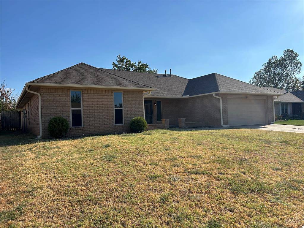 32 Corona DR, Oklahoma City, OK 73149