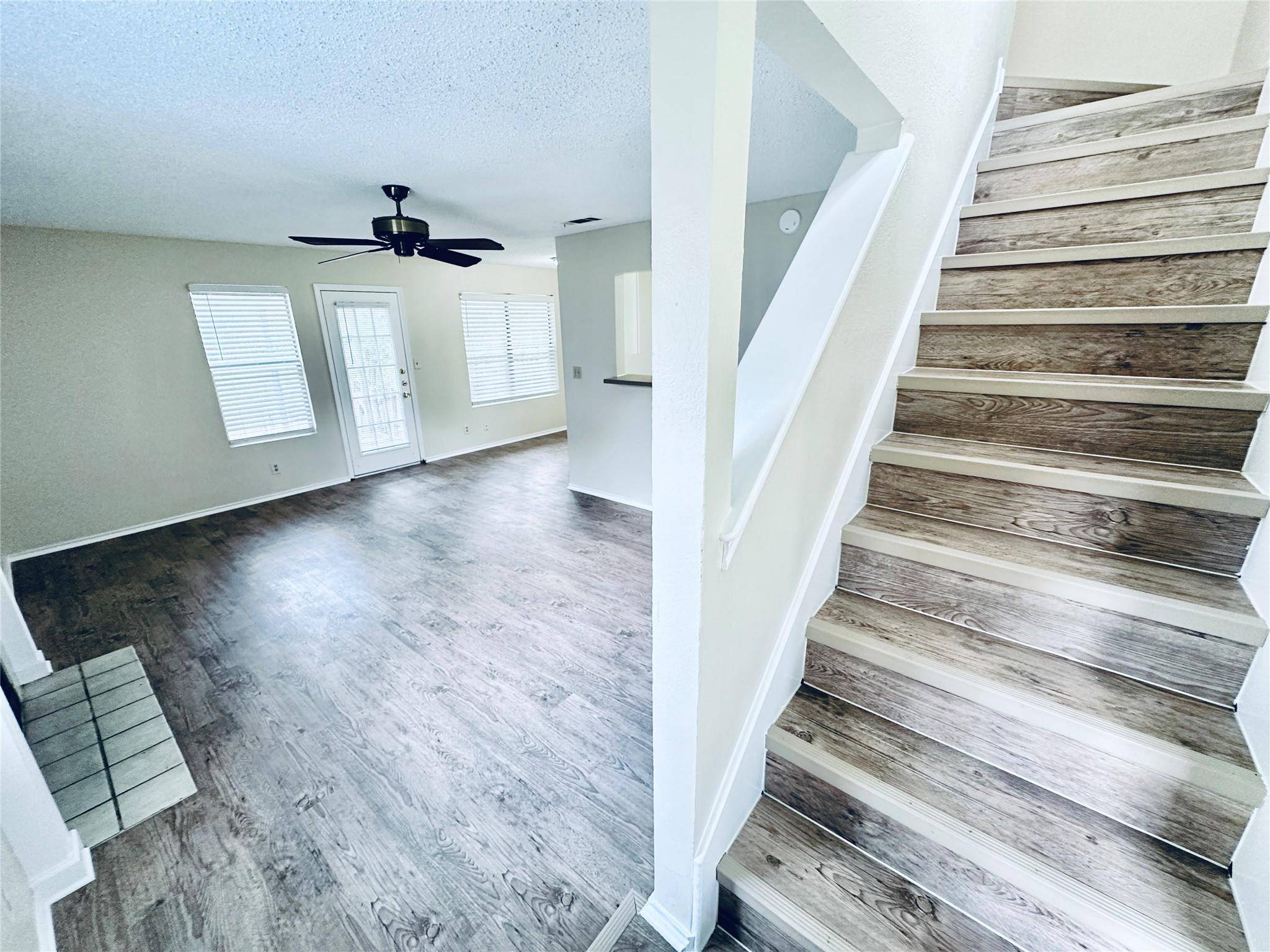 379 Fantail LOOP #B, Austin, TX 78734