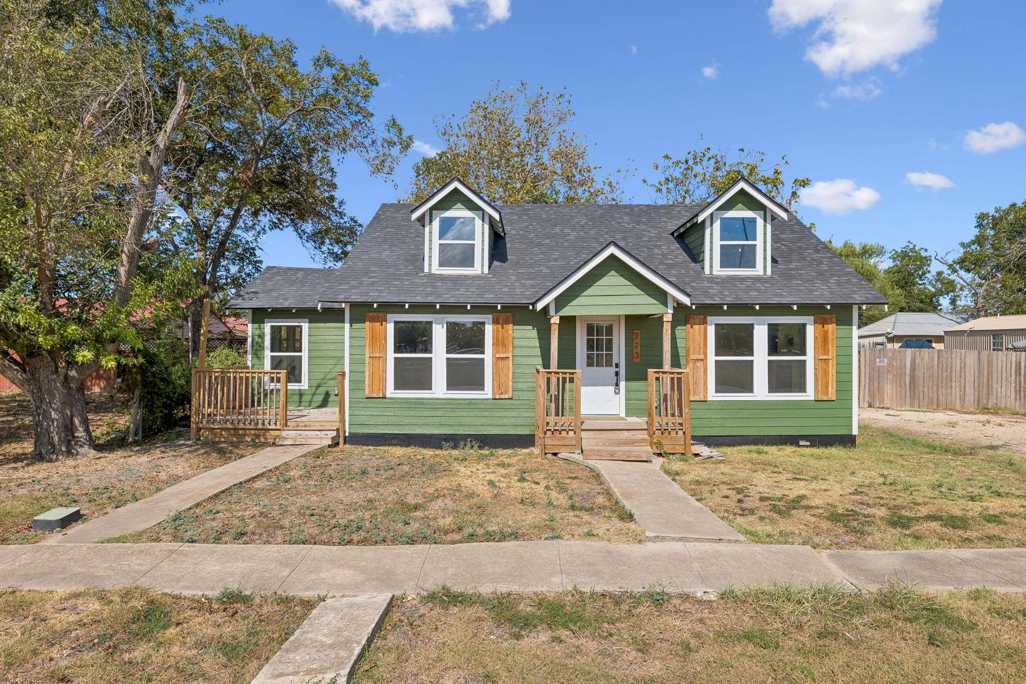 223 NW Front ST, Bartlett, TX 76511