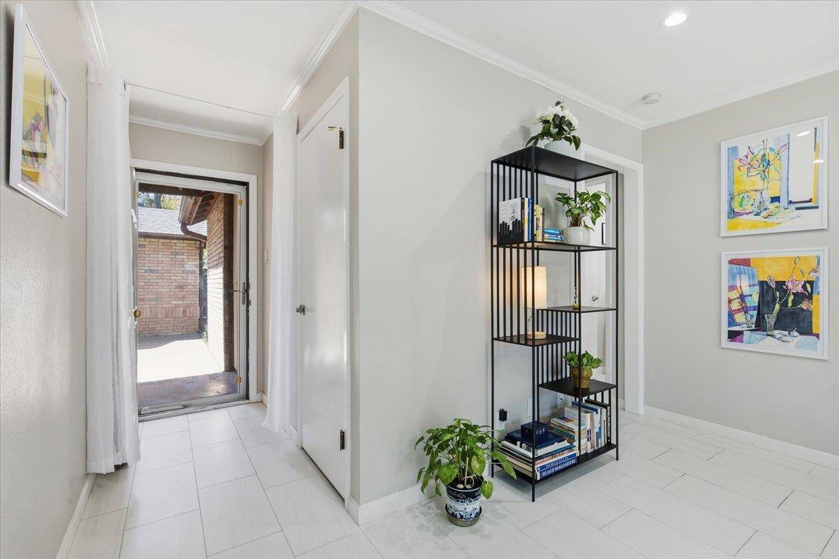 7406 Shadow Hill DR #104, Austin, TX 78731