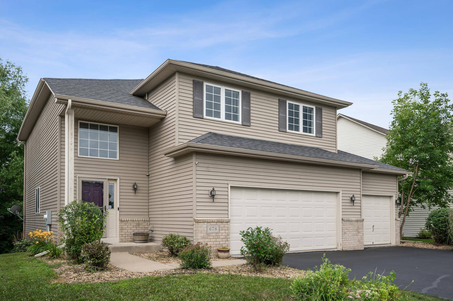 678 Riesgraf RD, Carver, MN 55315
