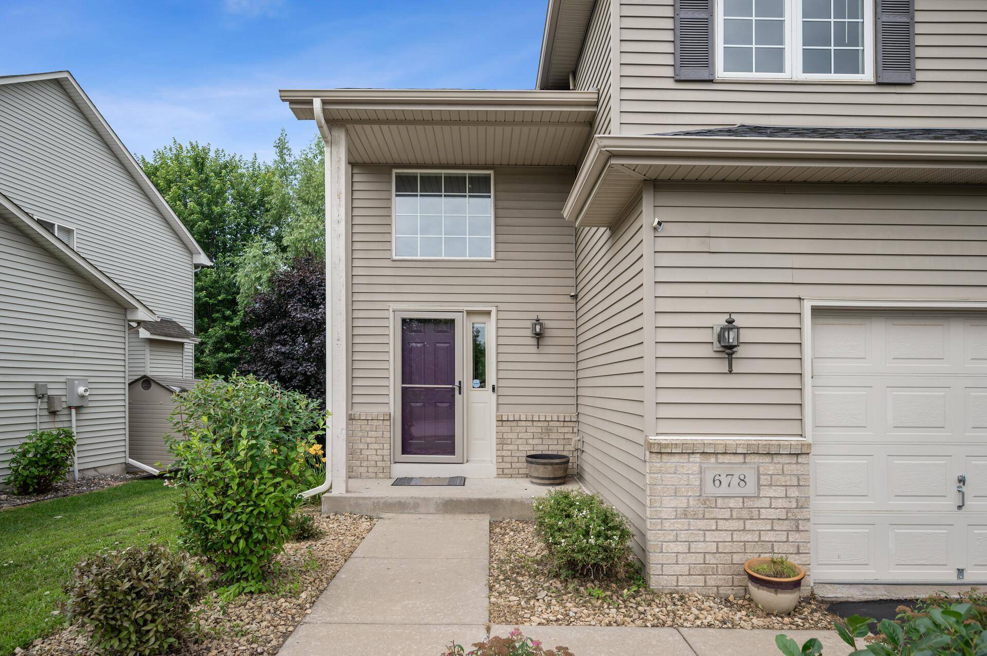 678 Riesgraf RD, Carver, MN 55315