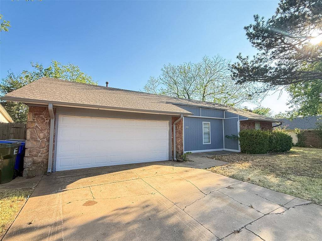 2112 Oakvista CIR, Norman, OK 73071