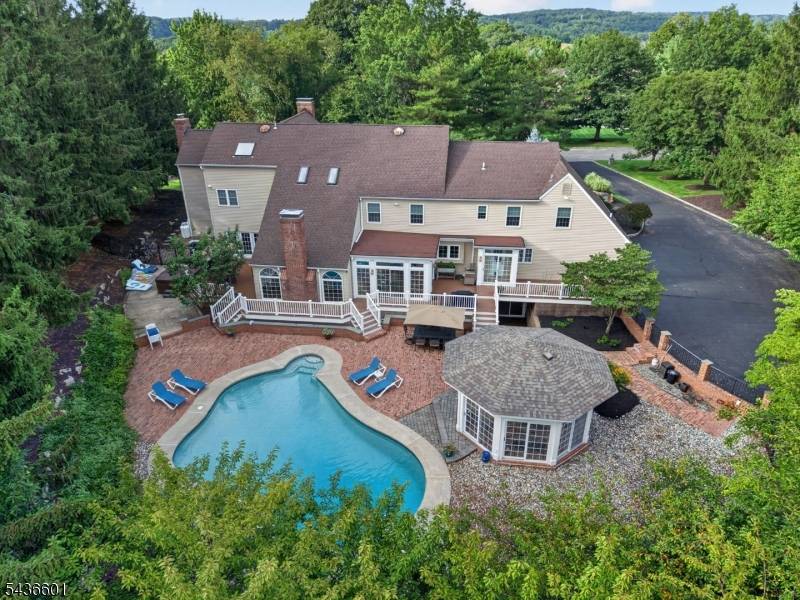 5 Pine Pl, Clinton Twp., NJ 08801
