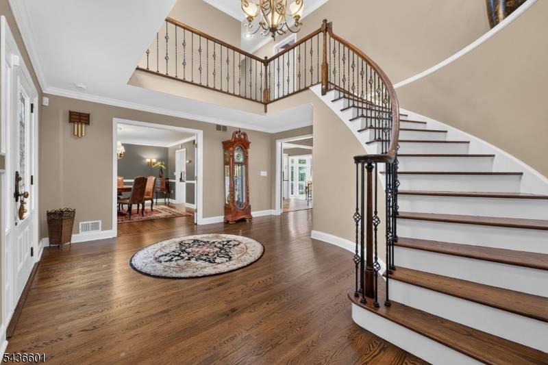 5 Pine Pl, Clinton Twp., NJ 08801