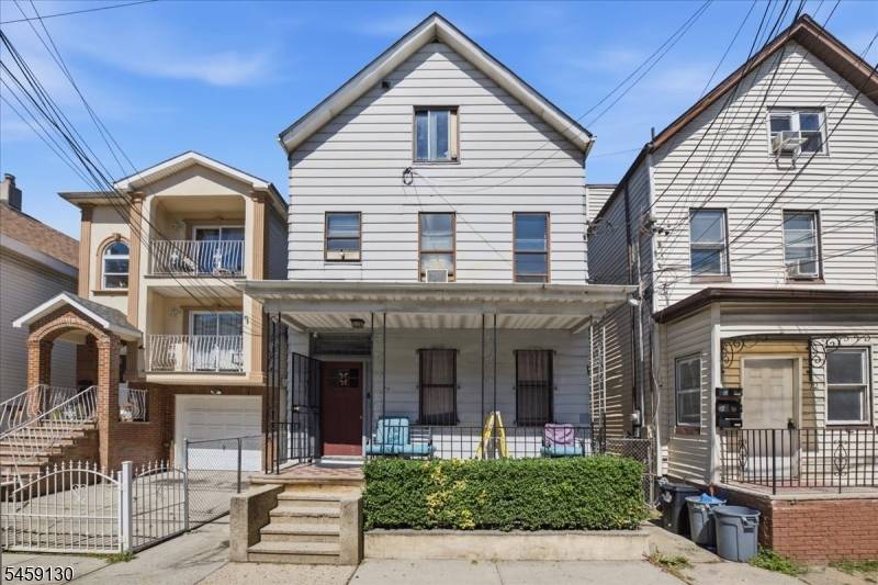 70 4Th St, Elizabeth City, NJ 07206