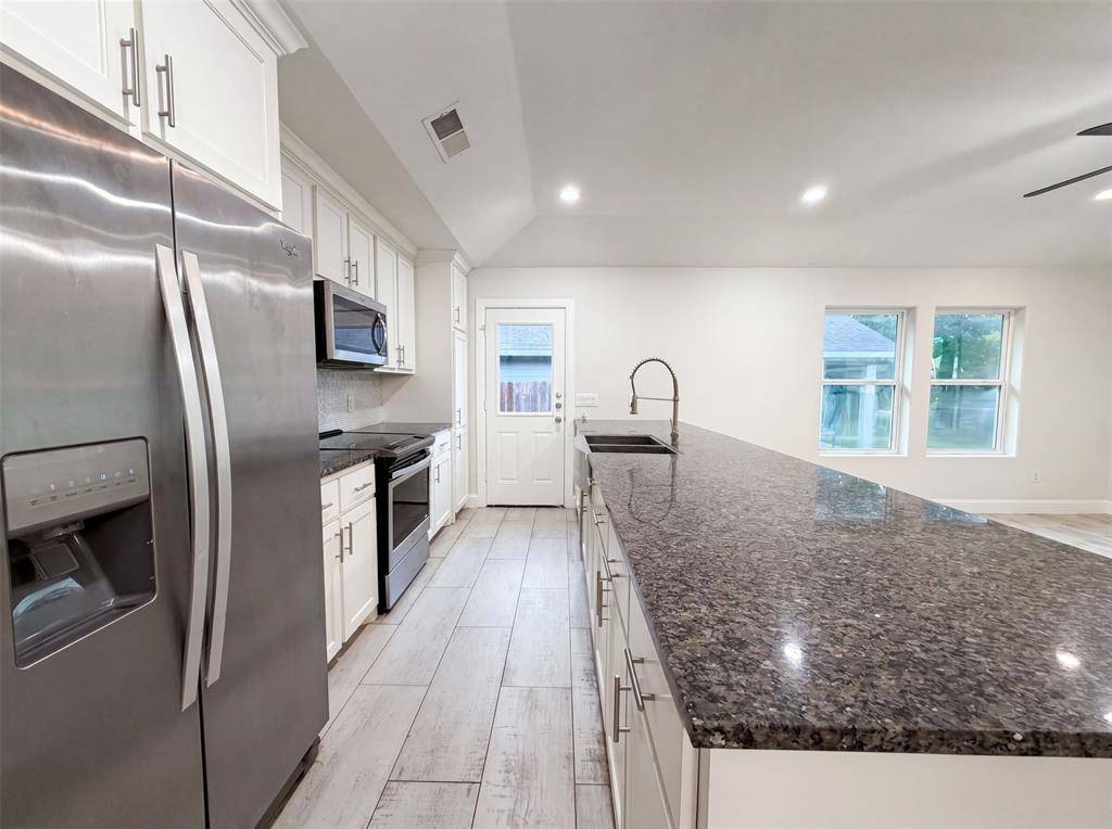 709 W Hull Street, Denison, TX 75020